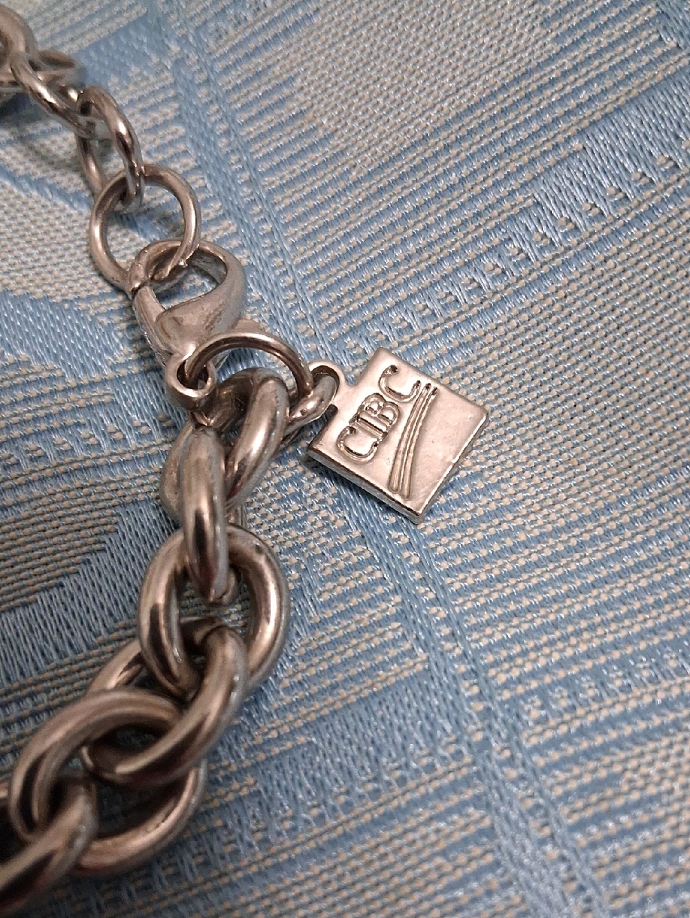 CIBC RUN FOR THE CURE BRACELET - Picture 3 of 5